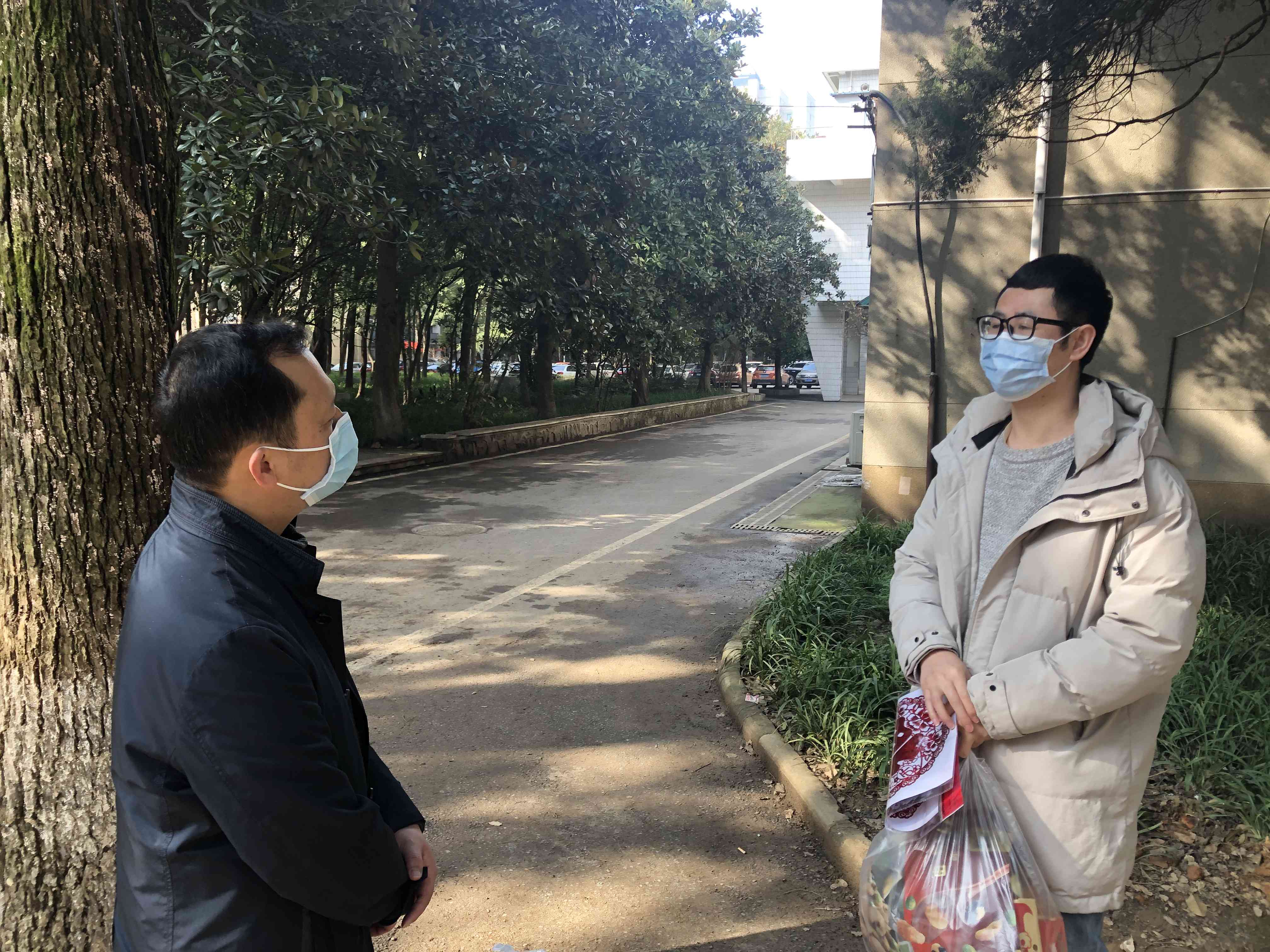 1612856278389781.jpg 一竞技官网走访慰问图片1.jpg